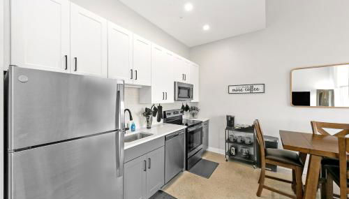 King Bed, Downtown Steps from Bengals & Reds, Minutes to OTR, TQL, HardRock - Foto 4, stove, pet friendly, minibar