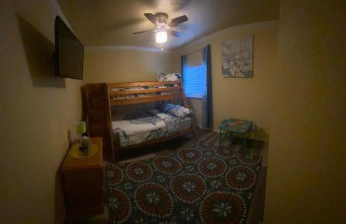 Modern Comfort Near Military Bases & Shopping – Walk to Parks & Lakes! - Foto 12