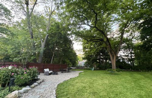 Large, Comfortable & Conveniently located Home - Foto 44