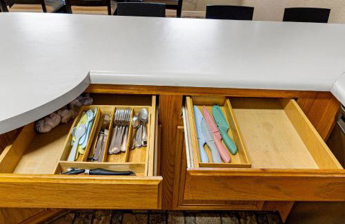 Peaceful West: 4BR Dusk Haven - Foto 55