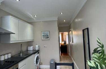 JAN'S HAVEN Wembley Park - lovely 1 bedroom flat, sleeps 4, free parking, 10 minutes from Wembley stadium and Wembley Park station - Foto 7