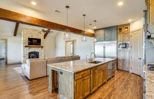 Elegant Sunset Meadow Ranch in Texas with Hot Tub - Photo 8