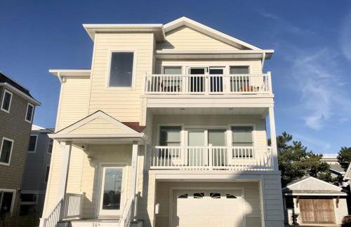 Single Family Ocean Block Wifi Beach Badges Washer And Dryer Private Yardspray Beach Ocean Block Contemporary 2Nd Off The Beach Close To - Foto 1