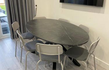 Modern home with driveway parking for 2 vehicles, near Tottenham Hotspur Stadium, White Hart Lane Train Station - Foto 6