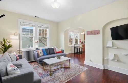 DC Area Bungalow Near Shops and Dining home - Foto 1