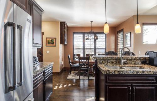 Private Hot Tub, Minutes to Ski, Cozy Getaway, Beautiful Condo- Large 3BR, Private Garage! - Photo 20