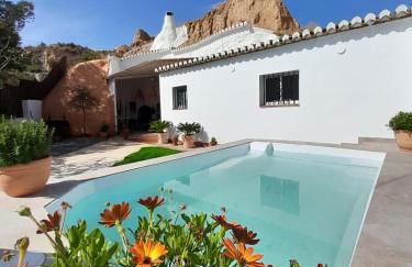 Cueva de la Higuera - Photo 1