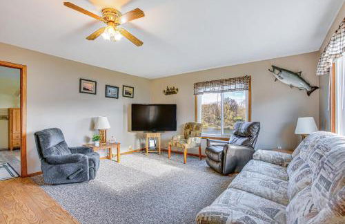 Michigan Manistee River Cabin about 1 Mi to Downtown - Foto 4