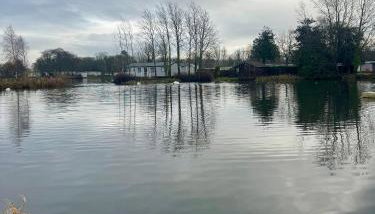 Cozy Caravan at Tower Lawn, Haggerston Castle Perfect Family Getaway - Foto 5