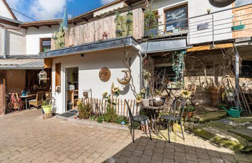 Hobbit Lounge - Photo 16