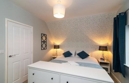 Large 4BDR House By Hyped Properties Short Term Rental Agency With Free Parking & Long Stays Shirebrook - Foto 25