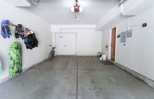 New Downtown Luxury Hideaway Skiing - Photo 24