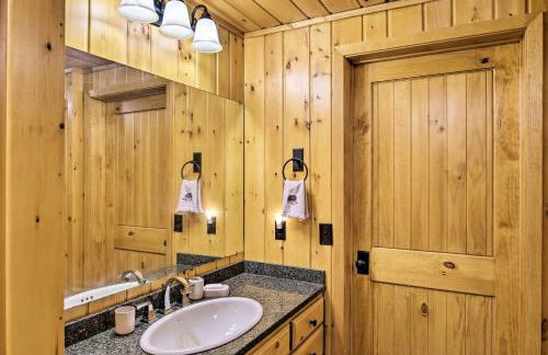 Rustic Cozy Cabin on Island Lake with Fire Pit, Dock - Foto 21