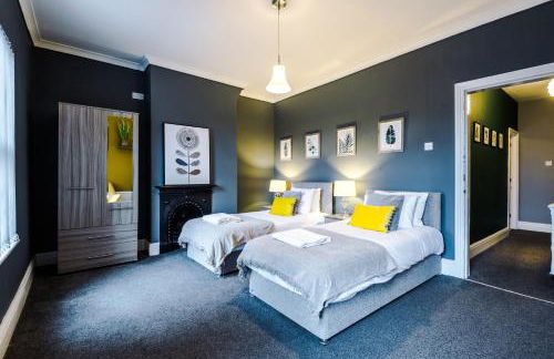 Spacious Modern Chester Home - Great Location - Photo 74