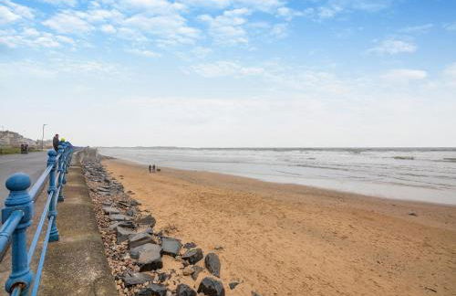 Captain's Quarters - Photo 20