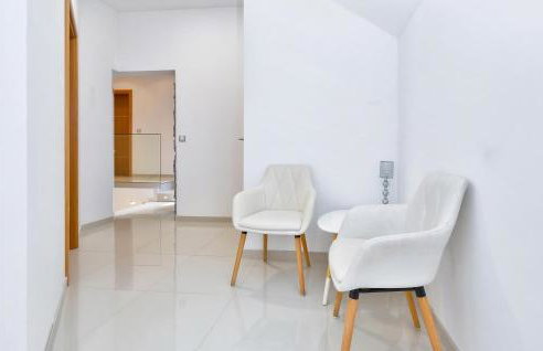 5 Bedroom Cozy Home In Desni Stefanki - Foto 30