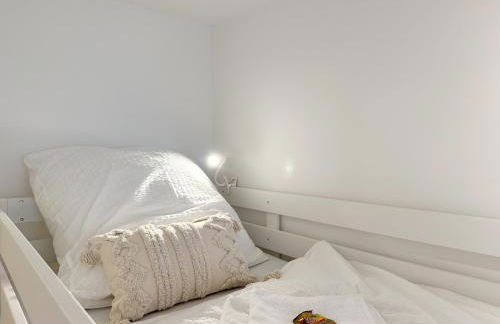 Gemütliches 2 Zimmer Ambient Apartment mit Queensize-Bett , Etagenbett& Schlafsofa in Alsternähe - Foto 11