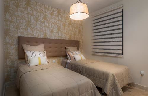 Amazing Two Bedroom Apartment in Los Flamingos, Marbella - Photo 19