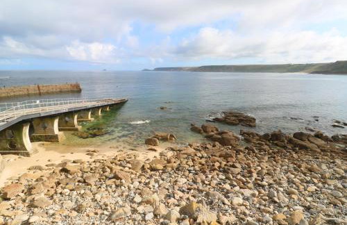 Harbour Studio - Photo 23