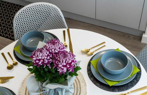 Newly Refurbished 2 Bed Flat - Photo 44