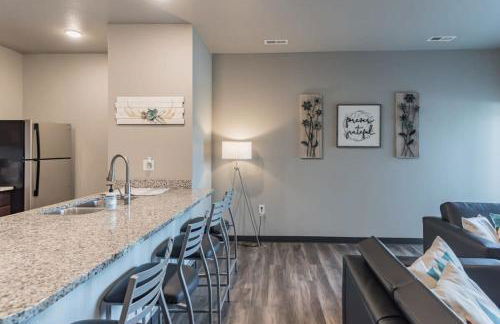 Spacious 2BR Suite Plus Patio Near Iowa State - Foto 8