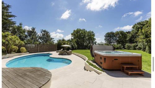 Sleeps10/18-parking-garden-pool-hottub-balcony - Foto 1, Garden, Garden view