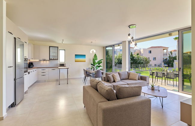 Beach Sand Villas - Beachfront Rooftop Pool - Photo 10