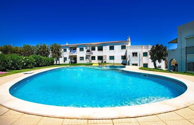 Poolside Apartment with 2 bedrooms, patio and BBQ - Foto 1