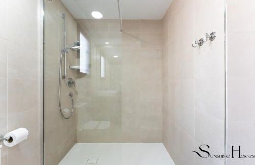 Luxury Beach Escape with Pools, Gym & Sauna - Foto 42