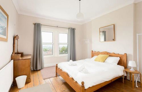 Penthouse Apartment with Impressive Views Sleeps 2 to 8 - Foto 6