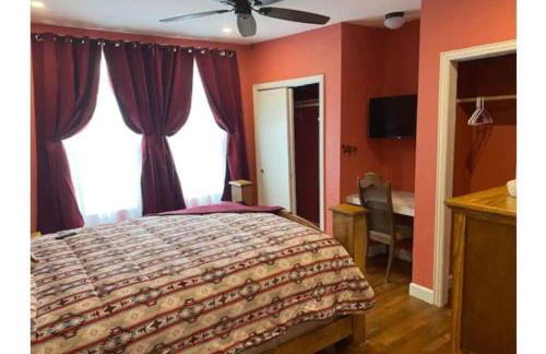 StockYards!-1 block away ! Cowboy Cottage sleeps 9 - Foto 49