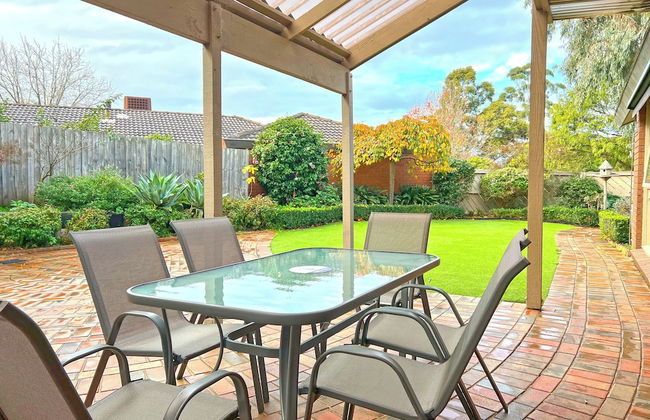 Stylish Retreat at Wheelers Hill 5BRM - Foto 47