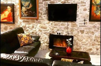 Art House Pagoi Sleeps 6 Parking 5 min to Beach - Photo 2