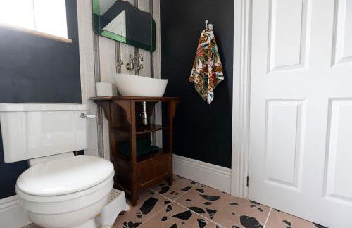 CLIFTON BANK - Characterful & Cosy Home in Buxton, Peak District - Photo 9