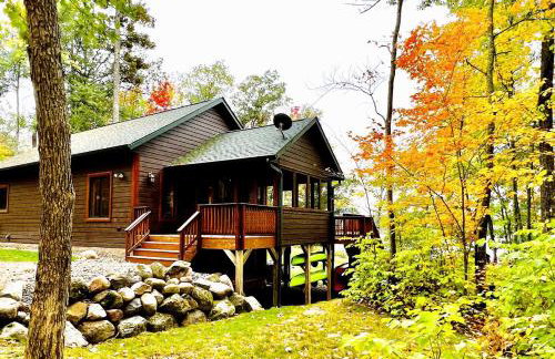 Cozy Lakefront Retreat with Game Room, Outdoor Living and Dock in Wisconsin - Foto 28
