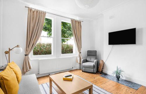 Urban Haven 2-Bedroom Apt, SW17 London - Sleep 5 - - Photo 9