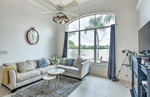 Poolside Paradise with Lake Views in Miramar! - Foto 8