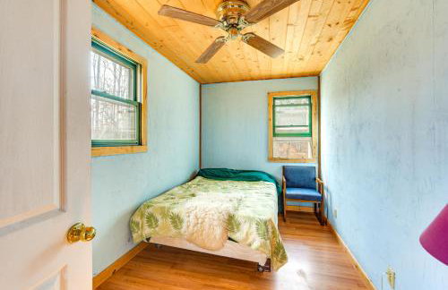 1 Mi to South Twin Lake Cabin with Deck in Trego! - Foto 21