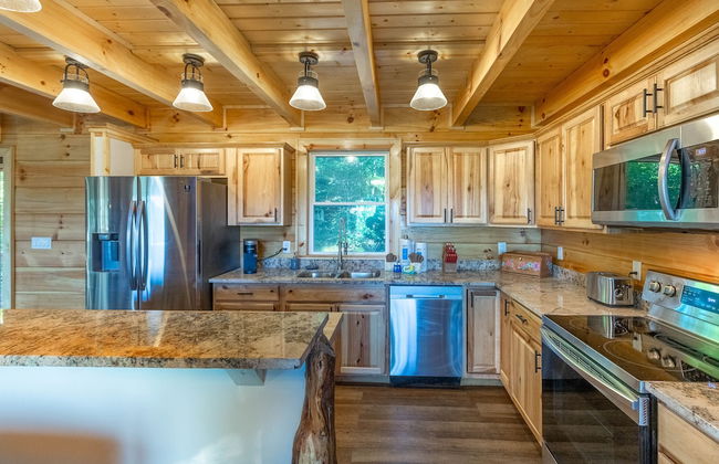 Stunning 2BR Cabin with Mountain Views - Foto 8