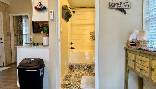 Hilltop Bunkhouse, Historic Silver Spur Dance Hall - Foto 3