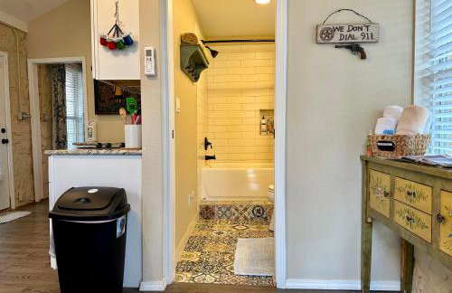 Hilltop Bunkhouse, Historic Silver Spur Dance Hall - Foto 3