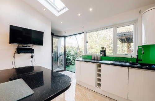 Luxury Unique Townhouse with Hottub & Pizza Oven - Foto 7