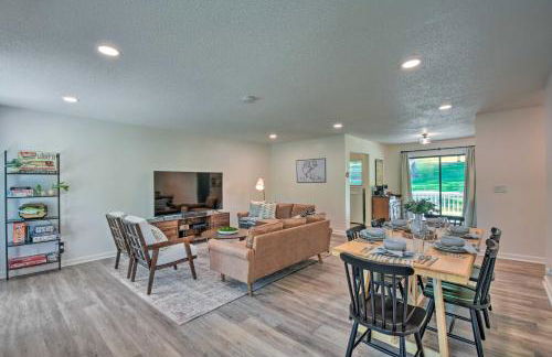 Lakefront Townville Gem with Boat Dock and Kayaks - Foto 4