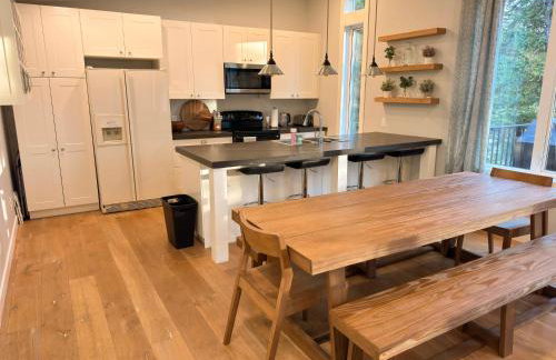 Built 2016 Pristine Lake House for Boating, Remote Work, Hiking and Relaxing - Foto 4