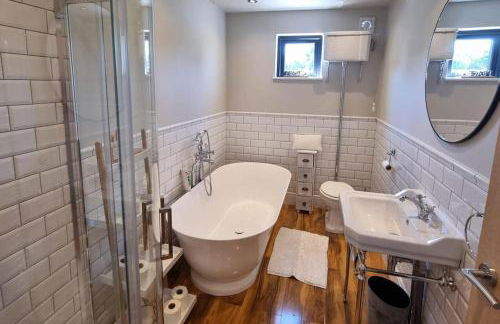 4Bed Lodge Sleeps8-Pet Friendly-Hot Tub-Log Burner - Foto 10