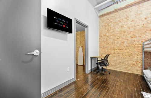 Stunning Downtown Apartment with Pool, Laundry, Parking - Foto 21