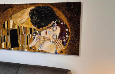 Studio Suite 11 - Photo 2