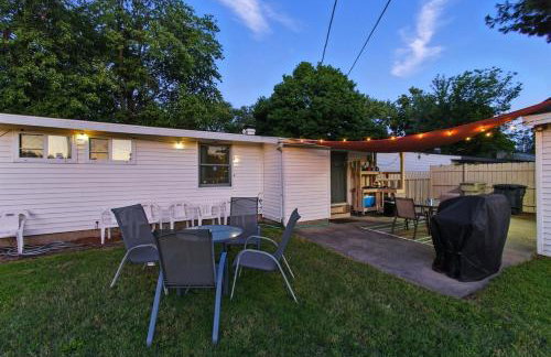 The Huddle & Hangout - 3 Bedroom House Close to ND - Foto 34