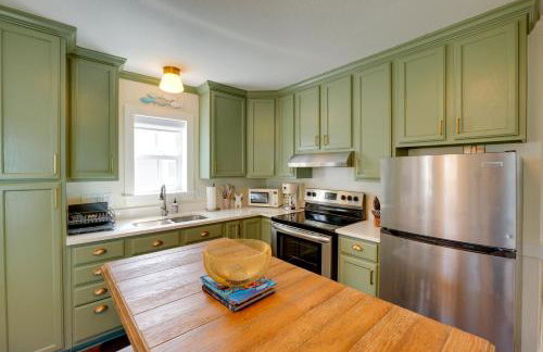 Less Than half Mi to Beach Gem with Lanai in Pass Christian - Foto 6