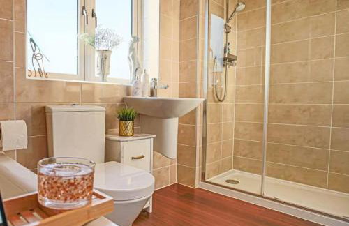 4 bed house in Milton Keynes - freeparking - wifi - Foto 12